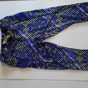Athleta radical stride relay capri blue and yellow striped/splashed size L